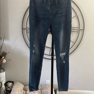 Judy Blue Skinny Blue Jeans with Distressed Details 9/29 Pull On Distressed
